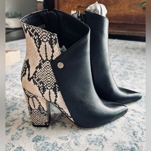 NWT Stivali New York Black & Snake Print Leather Boots